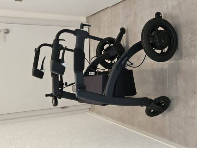 Déambulateur et d’un fauteuil roulant électrique