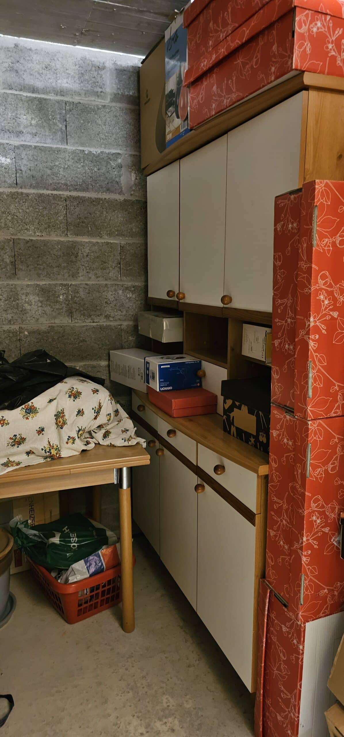 Vaisselier et salon à donner