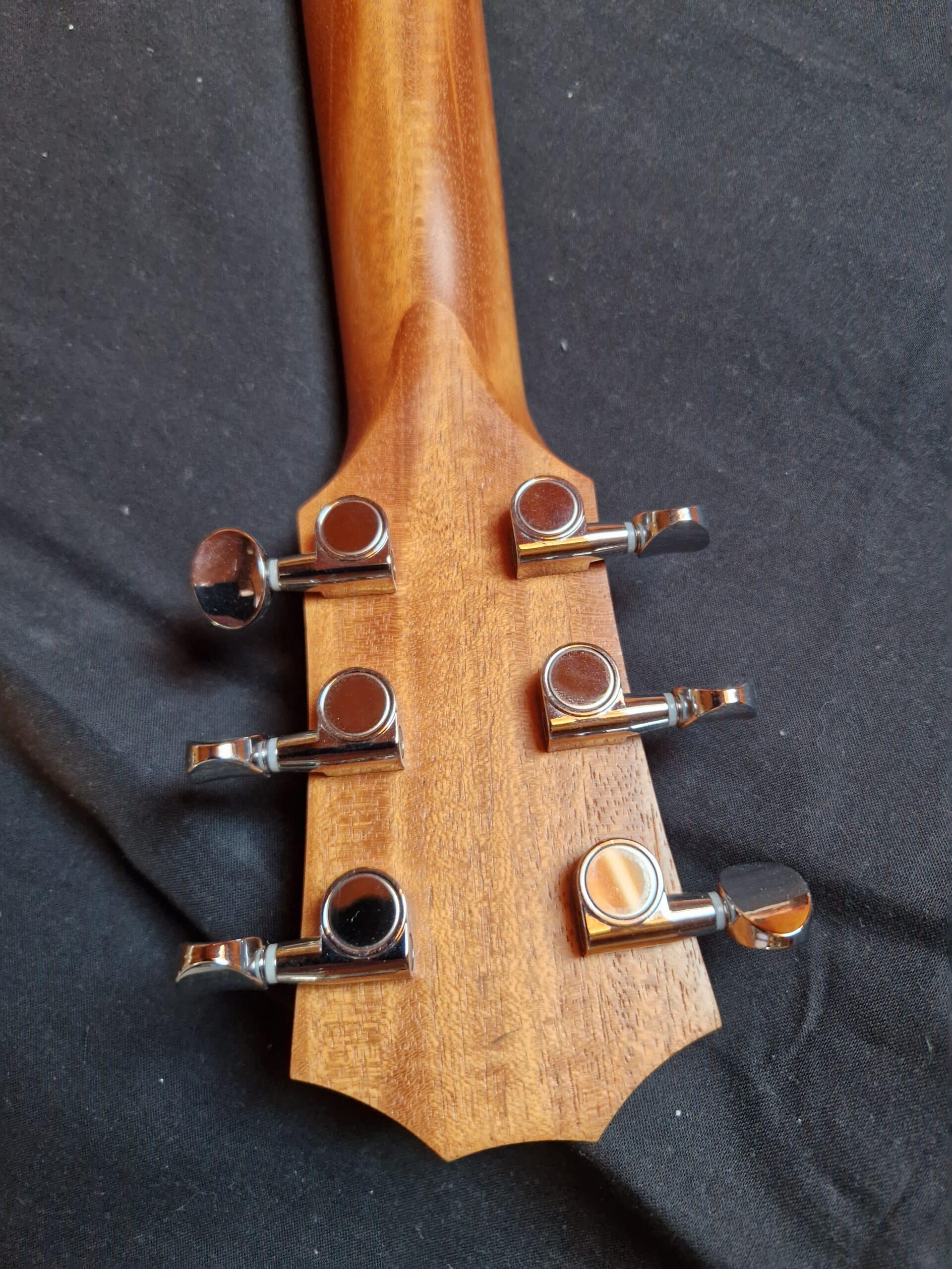 Superbe guitare acoustique Taylor GSmini.