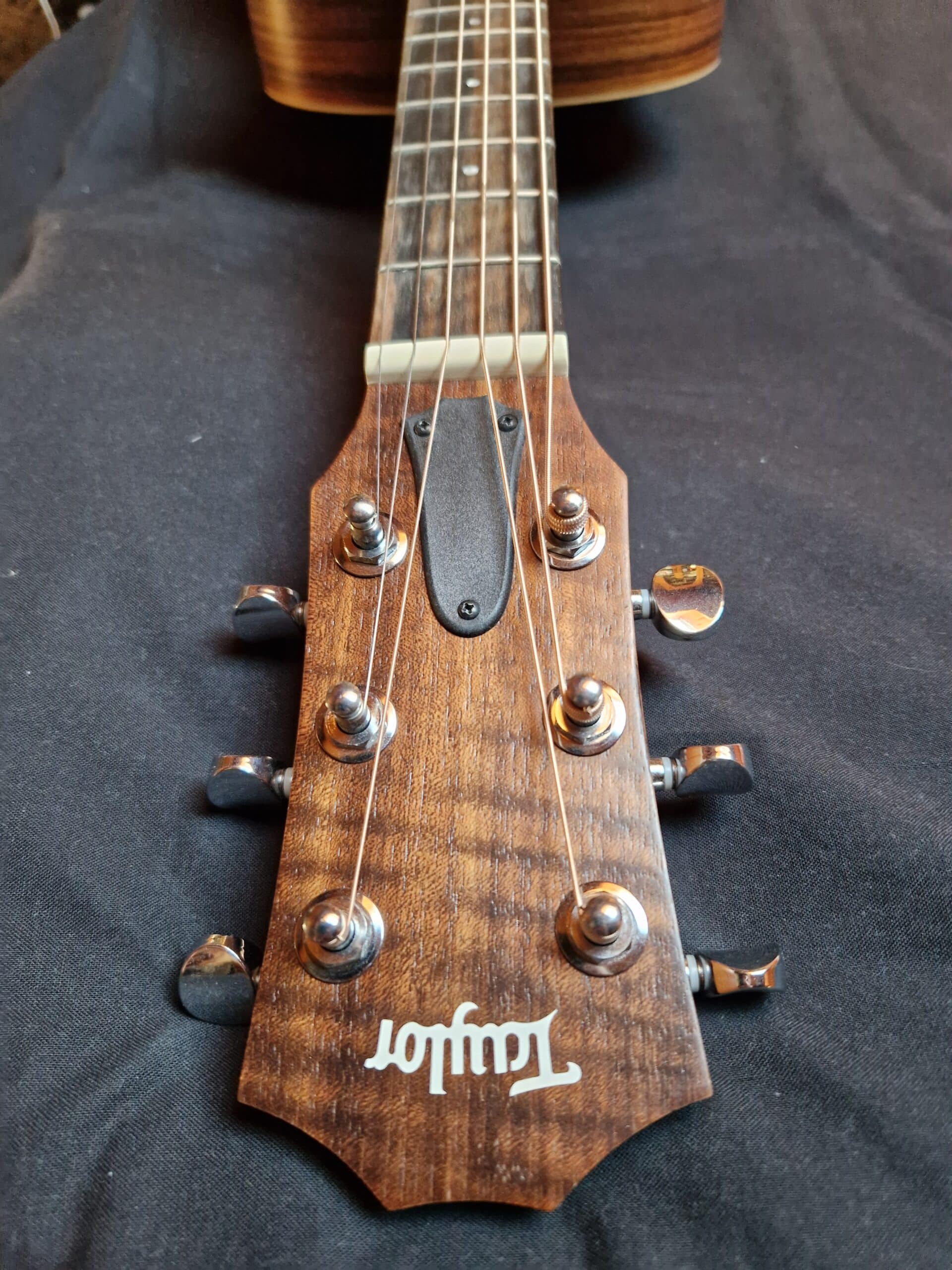 Superbe guitare acoustique Taylor GSmini.