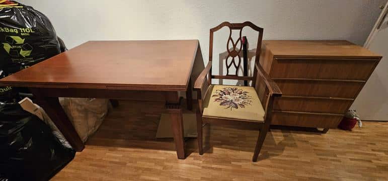 Vaisselier et salon à donner