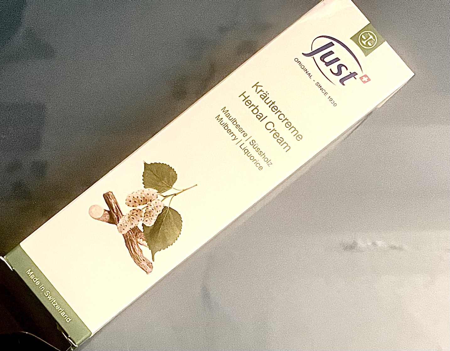 Crème onctueuse aux herbes atténuant les tâches de vieillesse et pigmentation