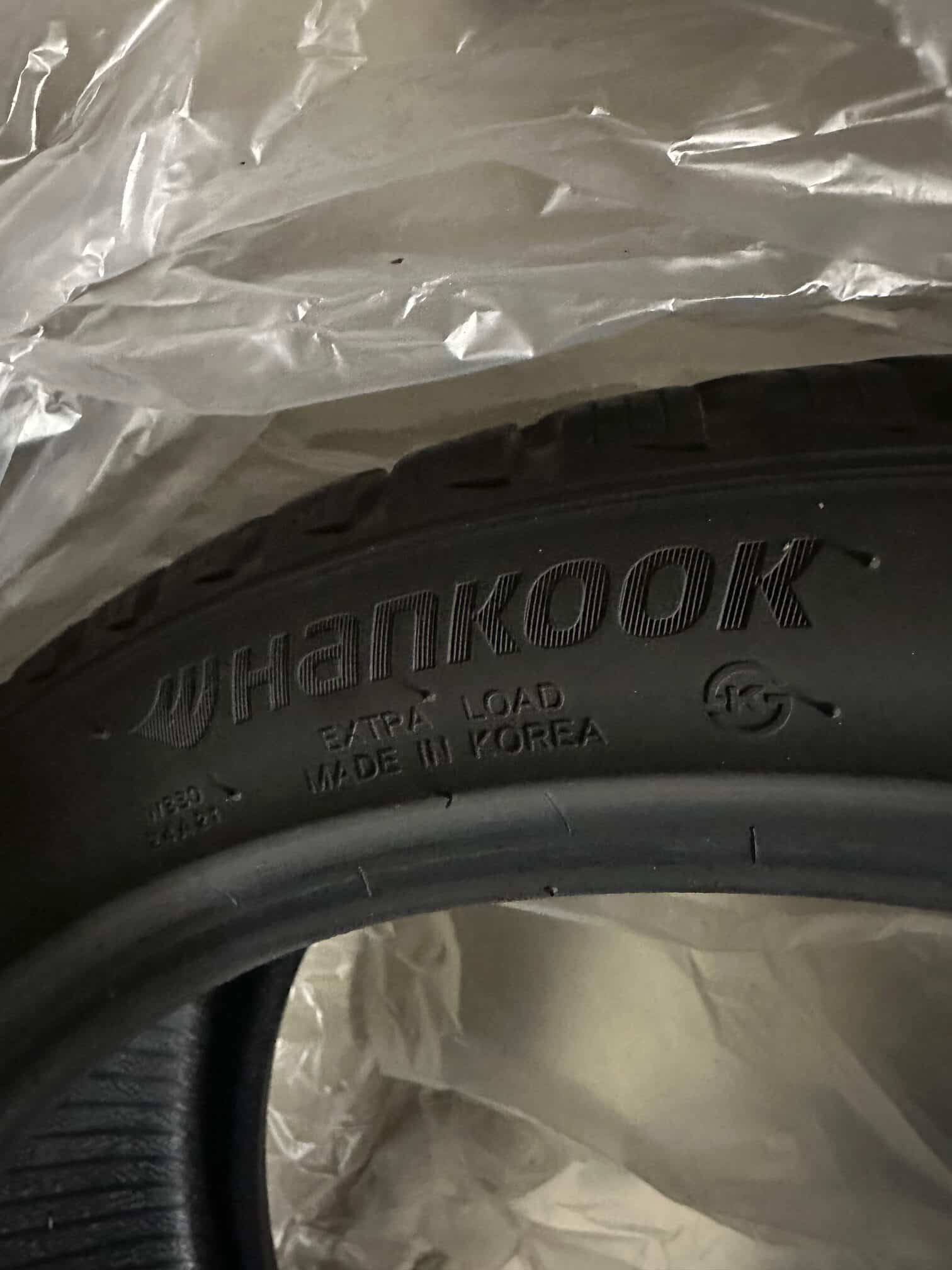 Jeu de 4 pneux d’hiver 235/40/R19