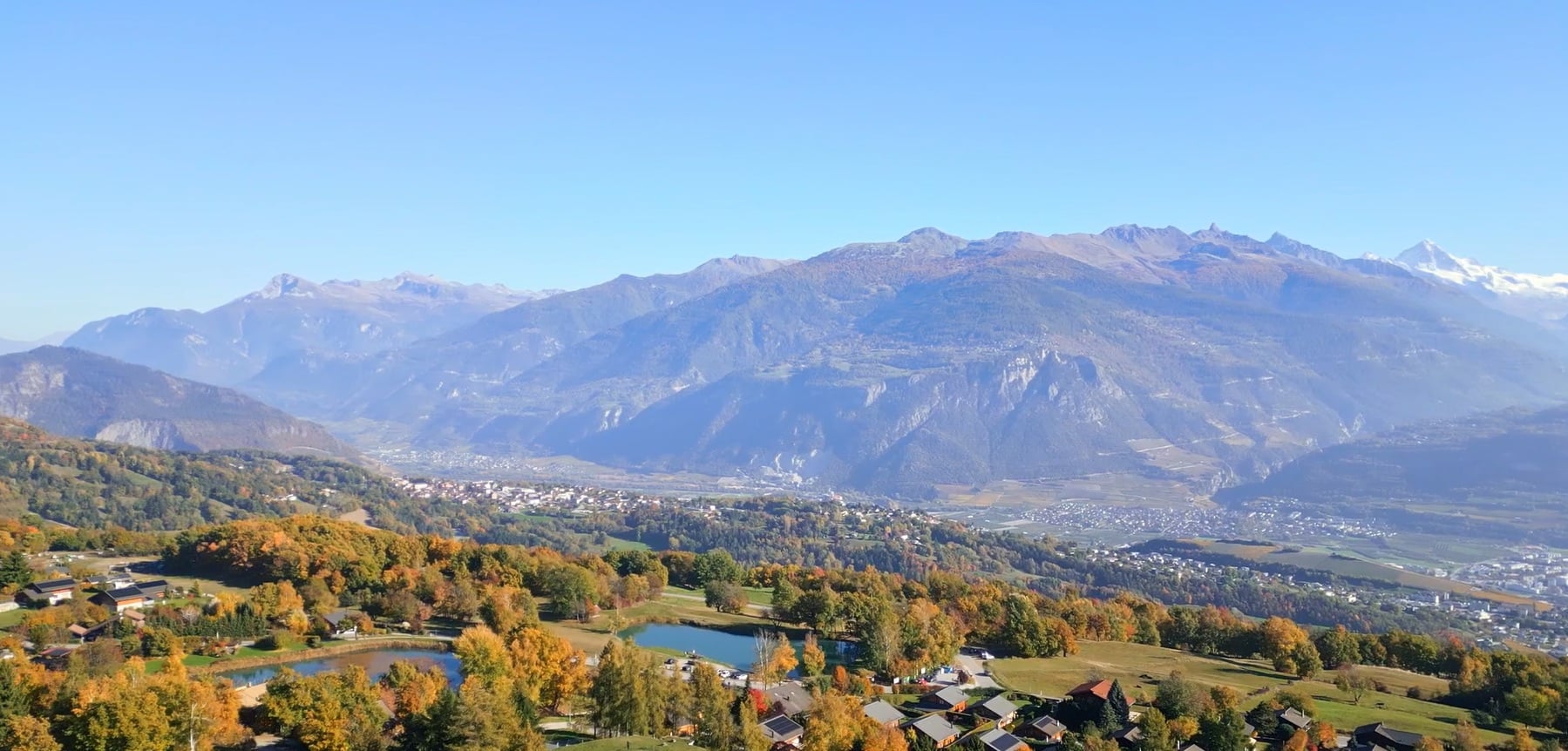 Chalets indépendants et un appartement à vendre avec vue panoramique imprenable