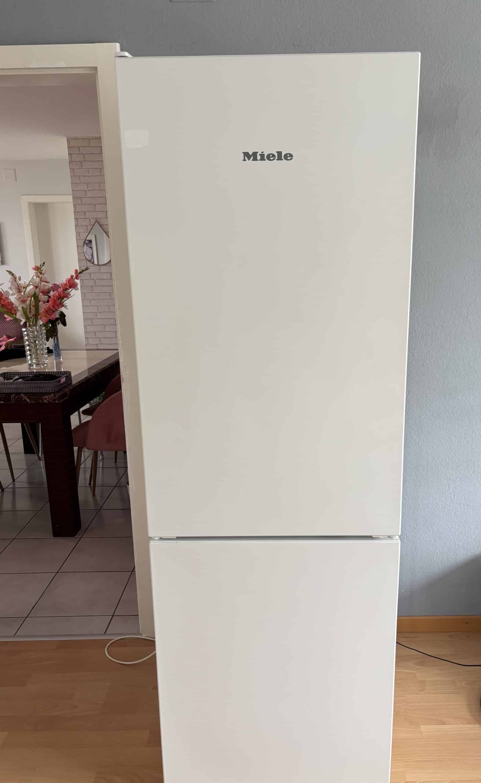 A vendre à prix attractif un frigo congélateur Miele